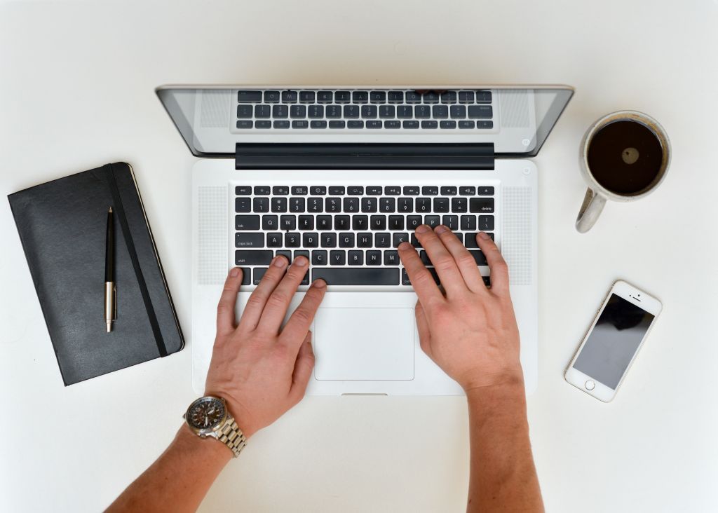 Cybersquatting, typosquatting, phishing i… napad z&nbsp;bronią w&nbsp;ręku
