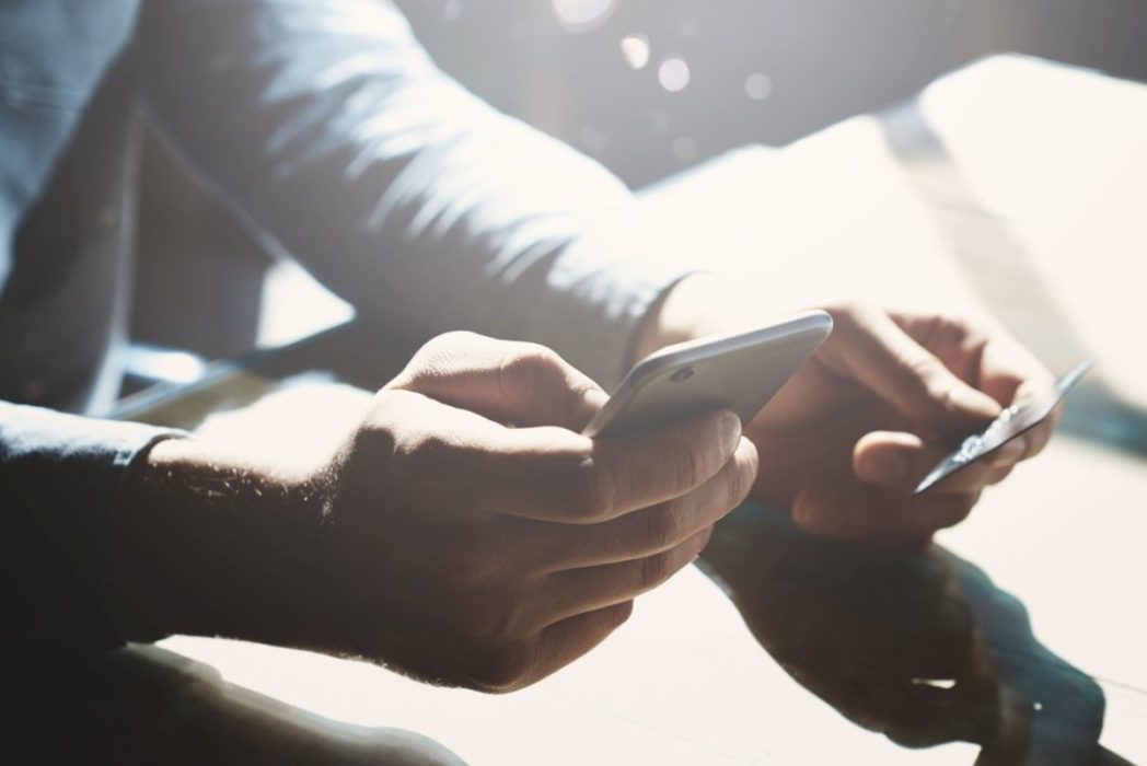 Jak bezpiecznie korzystać z&nbsp;bankowości mobilnej?