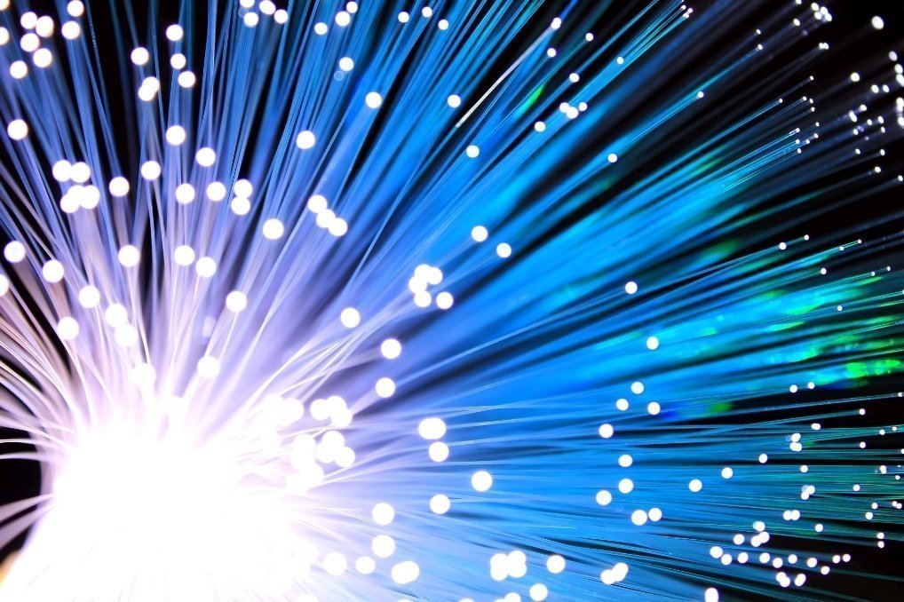 W&nbsp;czasie pandemii rośnie zapotrzebowanie na&nbsp;technologię światłowodową