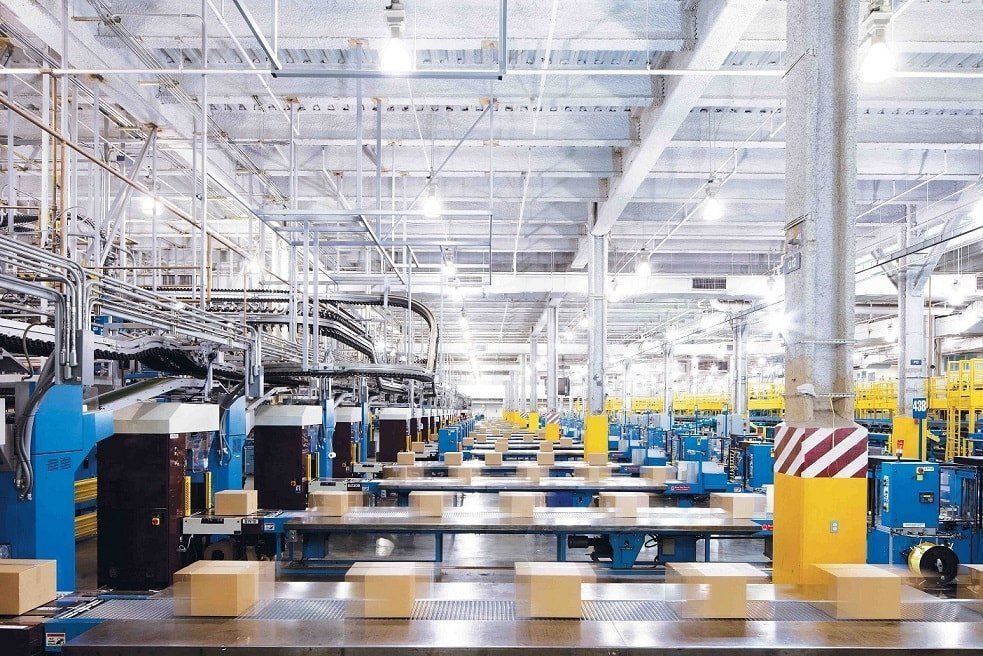 Sztuczna inteligencja napędza przemysł – już 62% firm produkcyjnych postawiło na&nbsp;tę&nbsp;technologię