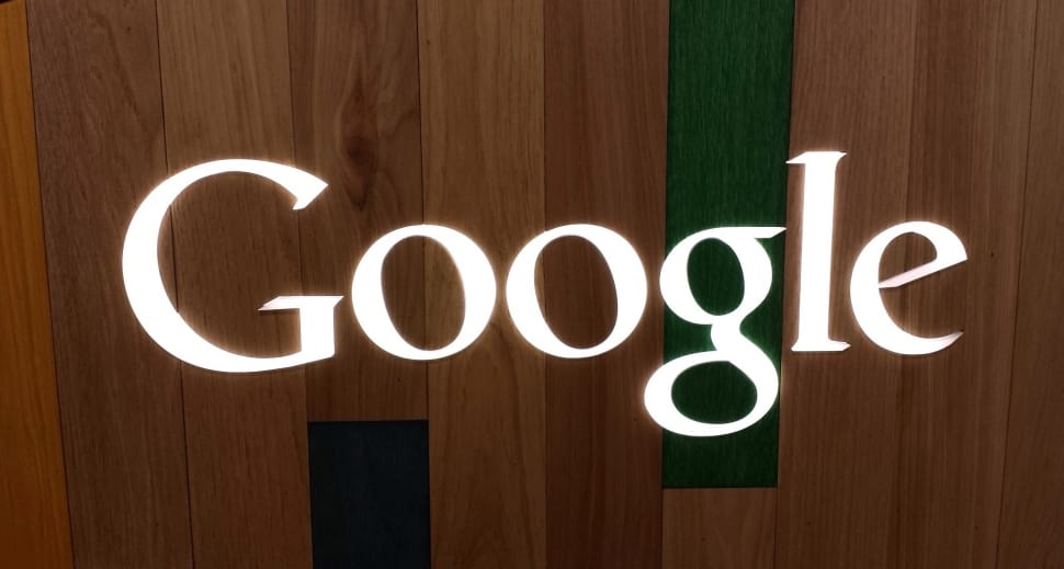 Google pod&nbsp;lupą: Irlandzki regulator bada ochronę danych w&nbsp;rozwoju sztucznej inteligencji
