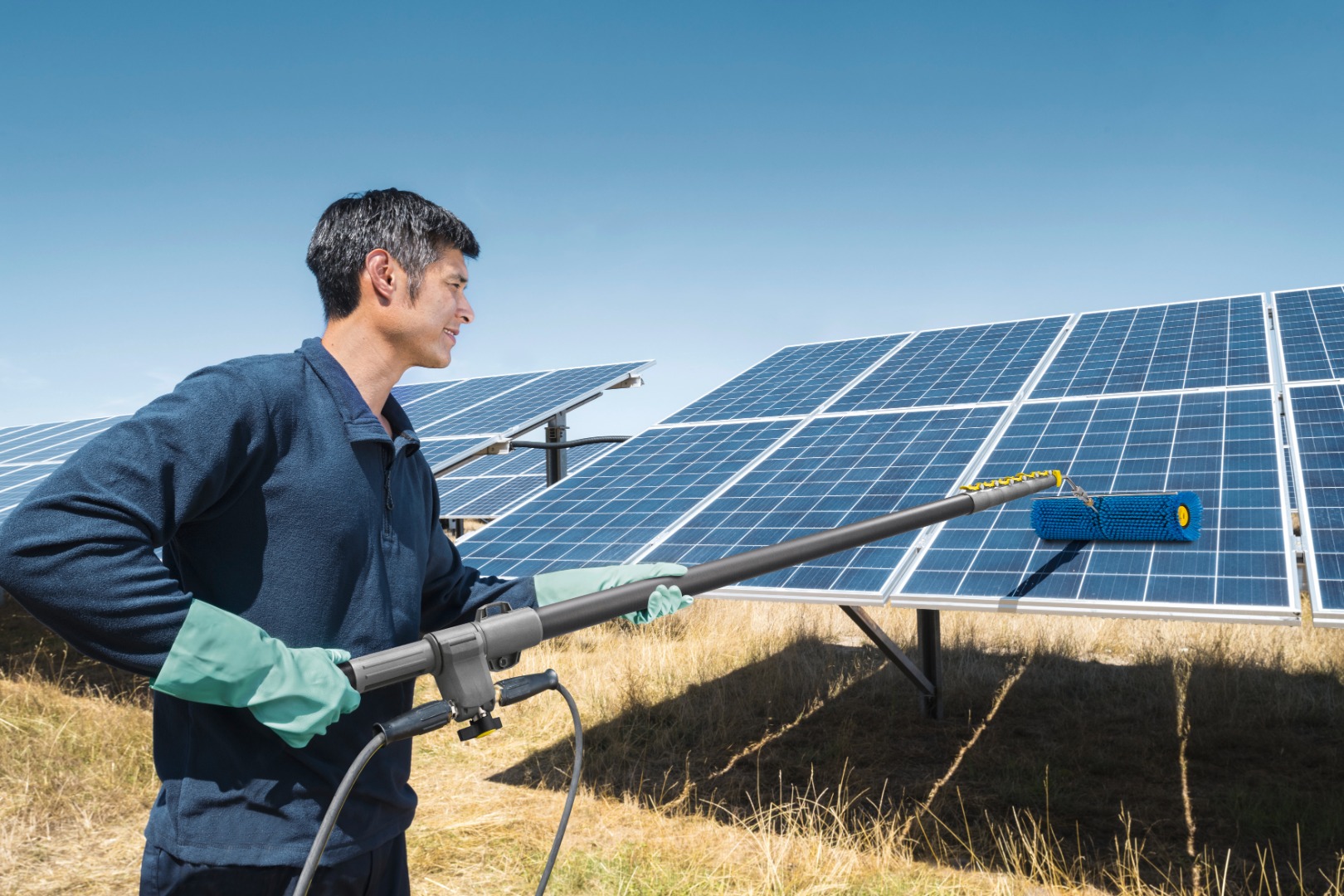 Czyszczenie paneli fotowoltaicznych – istotne dla energii, wygodne dla użytkowników