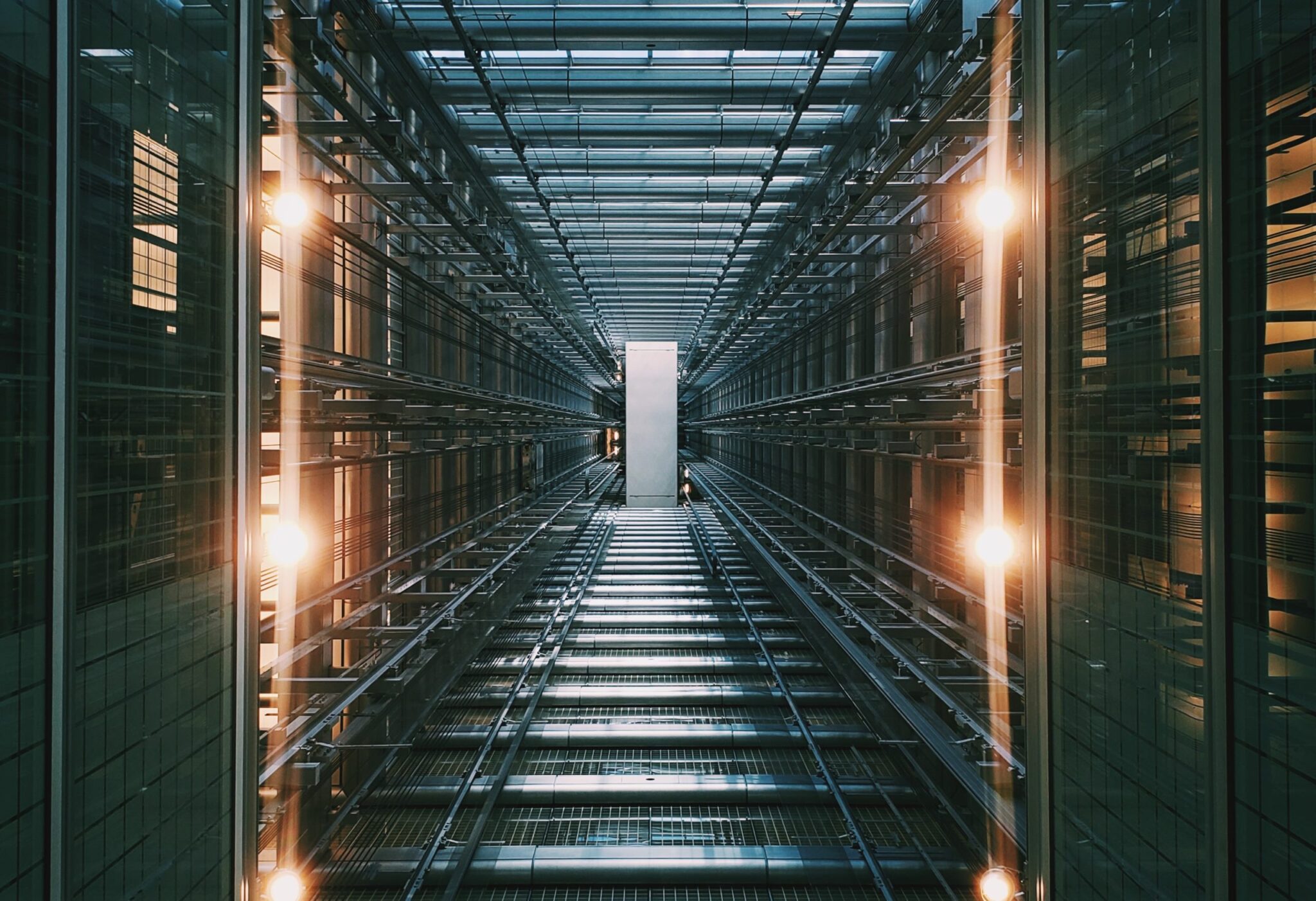 AI is not just about the cloud. The success of Dell and HPE is evidence of the renaissance of private server rooms
