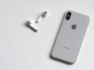 iPhone, Apple