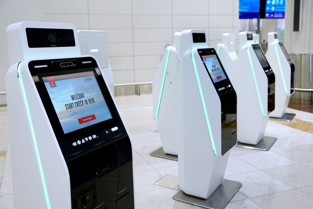 emirates, digital signage