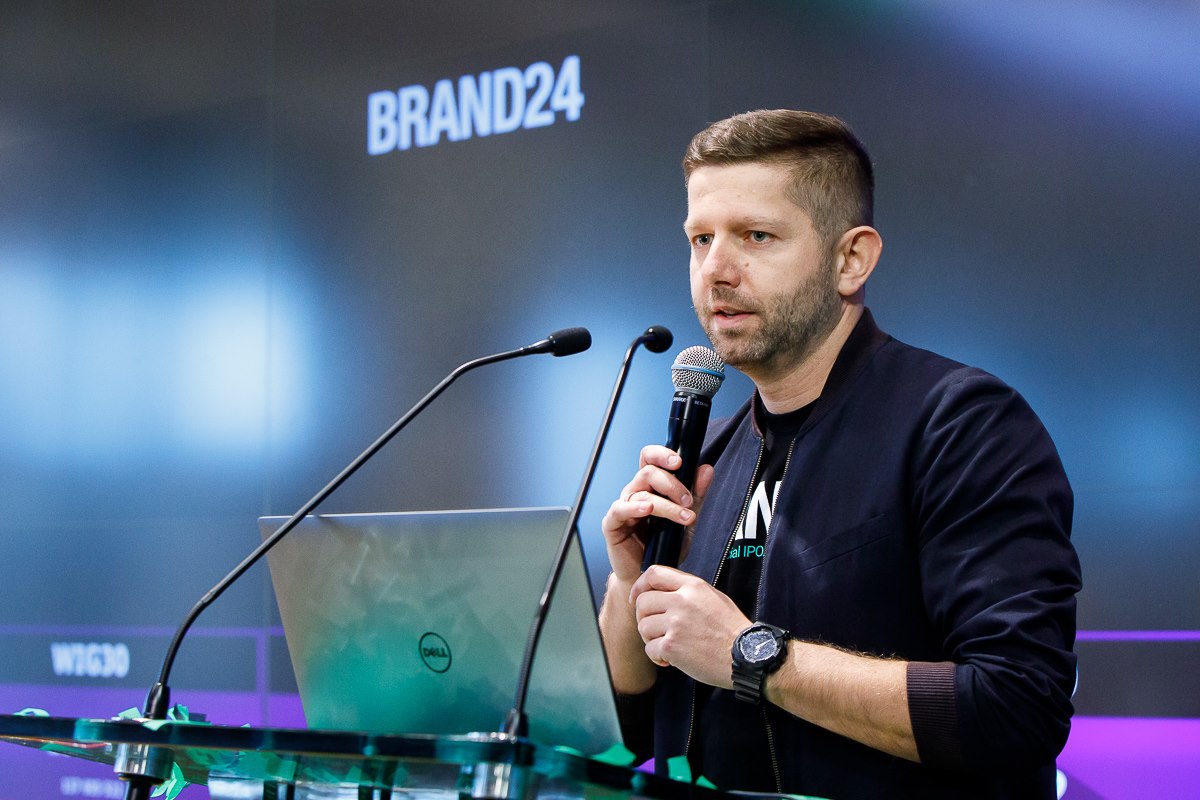 Brand24 na&nbsp;drodze do&nbsp;wycofania z&nbsp;GPW – co&nbsp;to&nbsp;oznacza dla inwestorów i&nbsp;rynku IT?