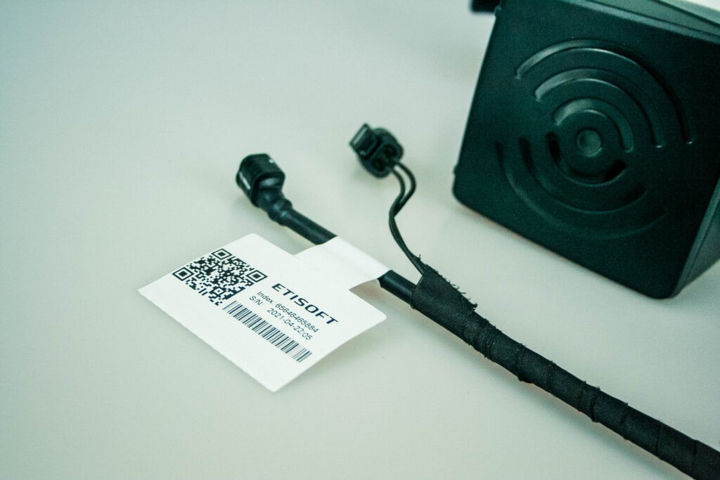 Czy&nbsp;Etykiety RFID nadają się do&nbsp;znakowania przewodów hydraulicznych i&nbsp;wiązek kablowych?
