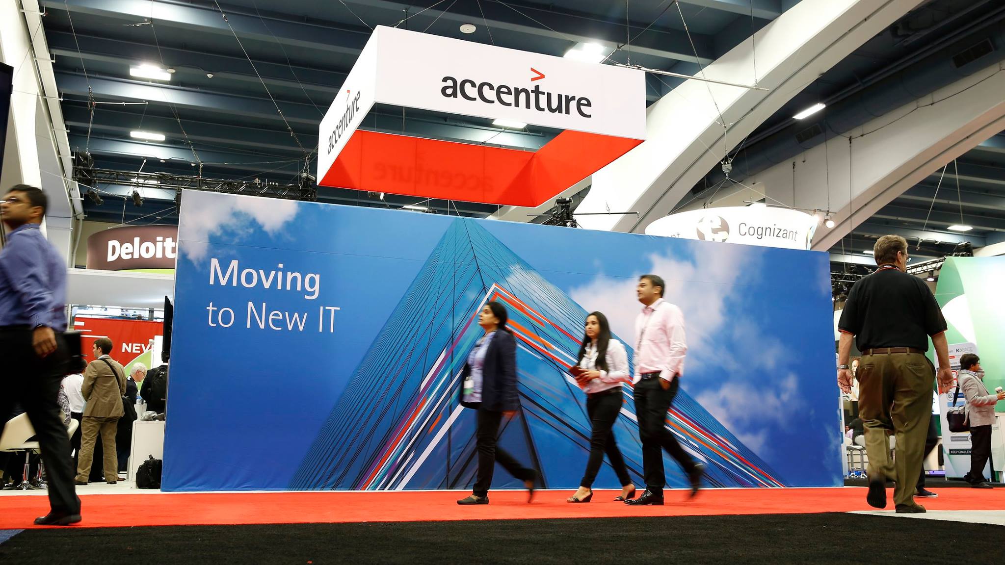 Accenture zmaga się z&nbsp;ograniczeniami wydatków. Firma ogłosiła korektę prognozy finansowej