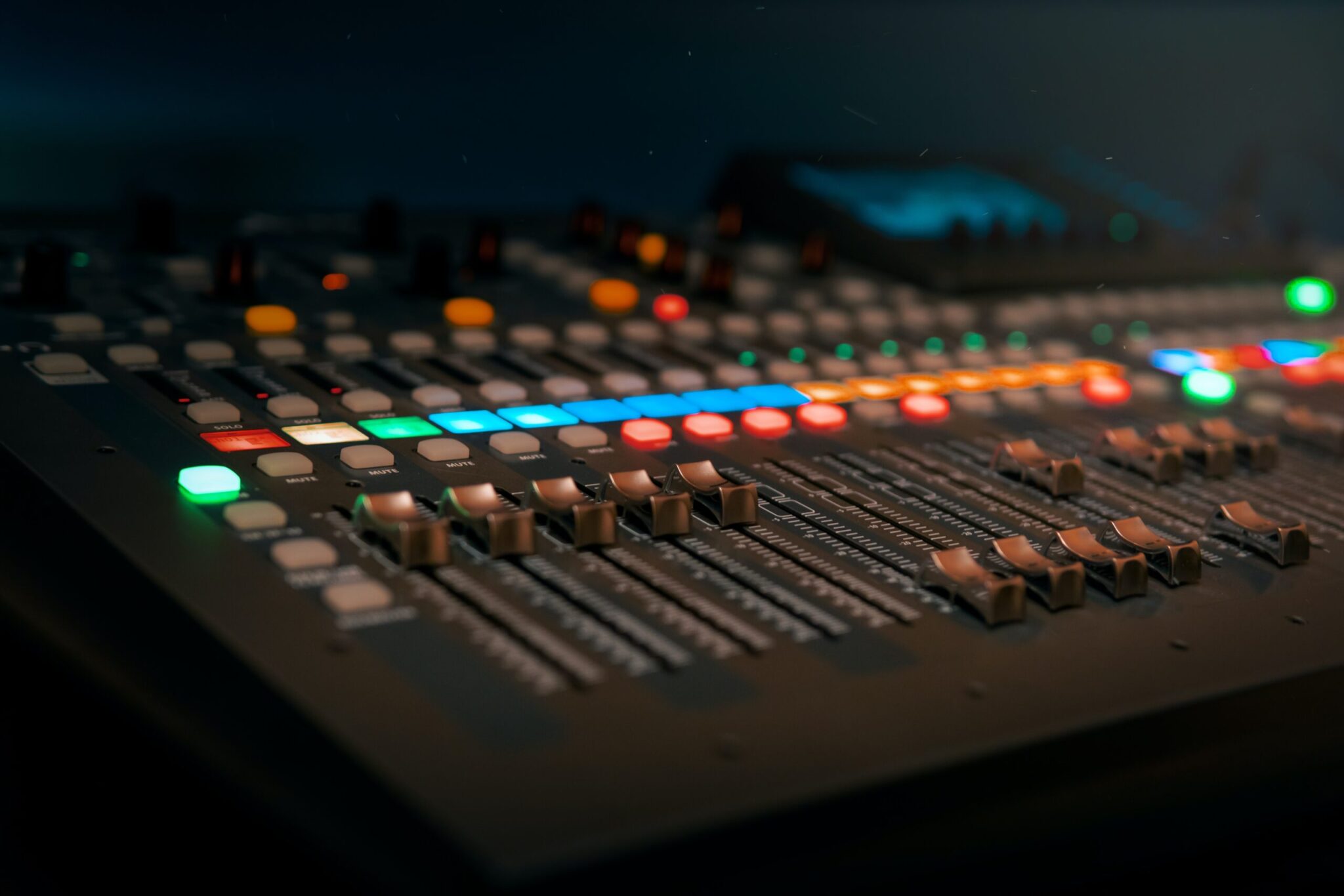 Sony automatyzuje studio radiowe. RTL Belgium stworzy „wizualne radio” z&nbsp;użyciem kamer PTZ od&nbsp;Sony