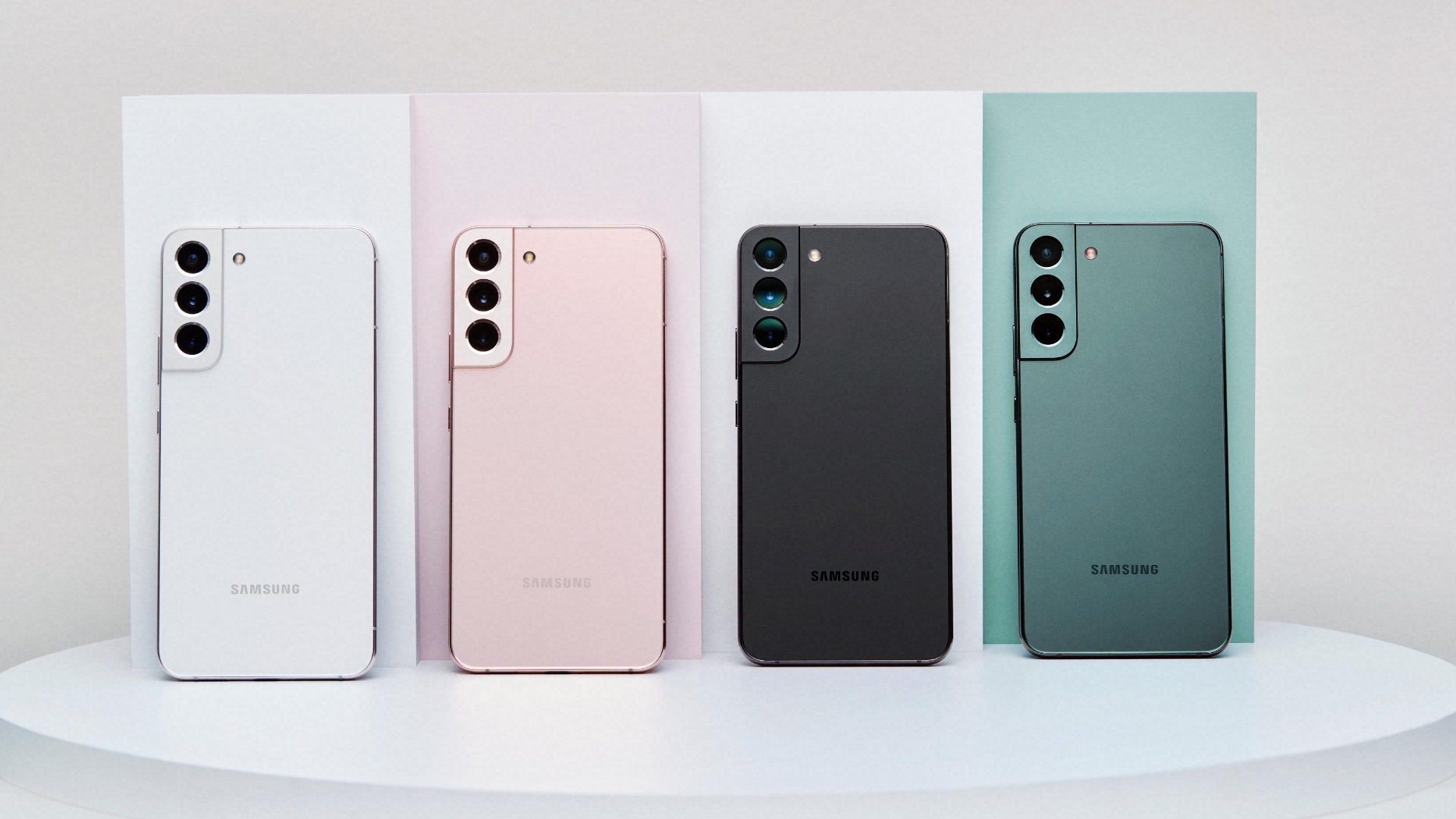 Seria smartfonów Samsung Galaxy S22 dla biznesu już w&nbsp;ofercie KOMSA