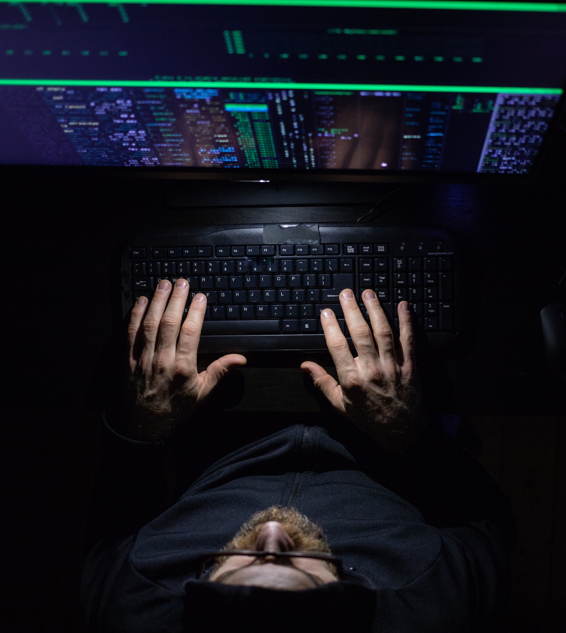 Cyberbezpieczeństwo zmaga się z&nbsp;kryzysem kadrowym. 76% specjalistów doświadcza wypalenia