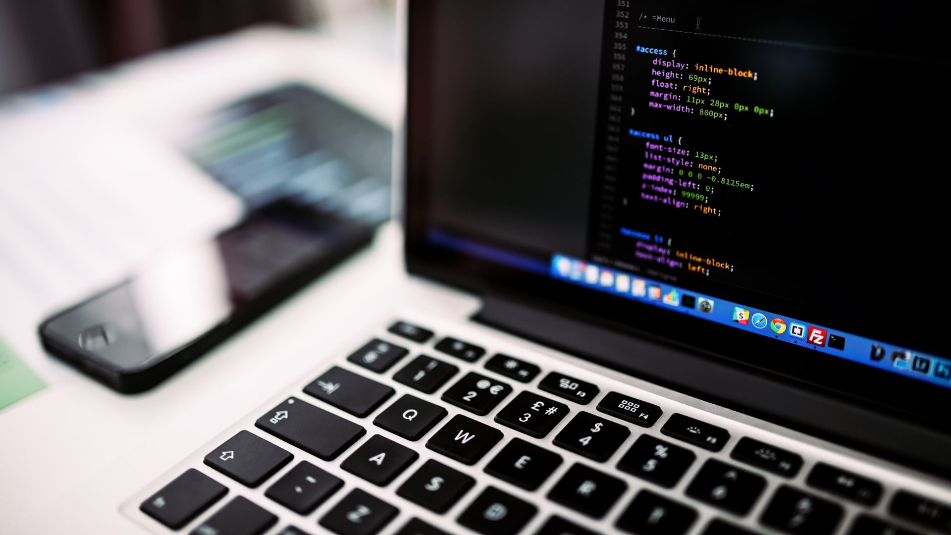 Earnings in IT 2025: Up to £25k for a B2B senior. Who gained the most?