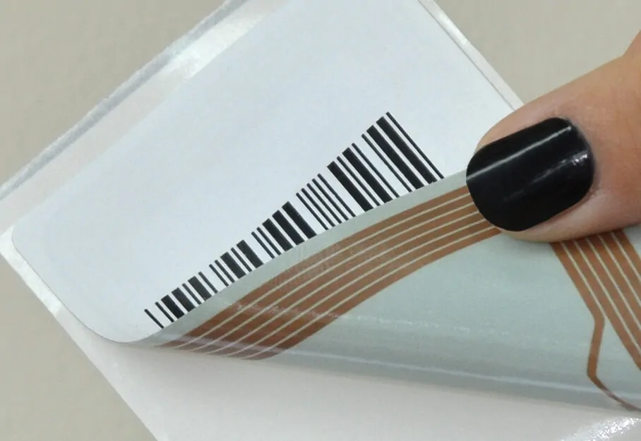 Etykiety RFID na&nbsp;opakowania transportowe – śledzenie dostawy