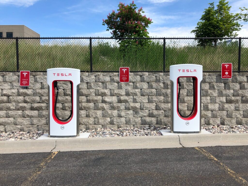 tesla, elektromobilność, ładowarka