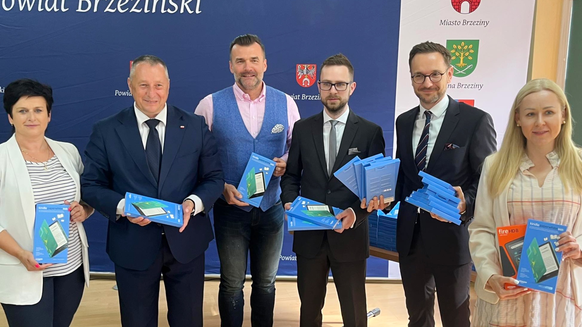Amazon i&nbsp;Związek Cyfrowa Polska inwestują w&nbsp;przyszłość i&nbsp;przekazują szkołom cyfrowe urządzenia