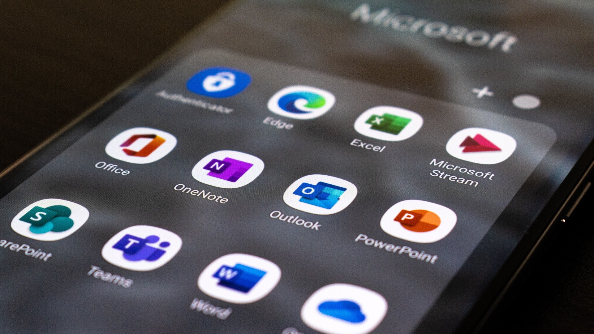 Więcej niż komunikator. Nowa definicja współpracy według Microsoftu