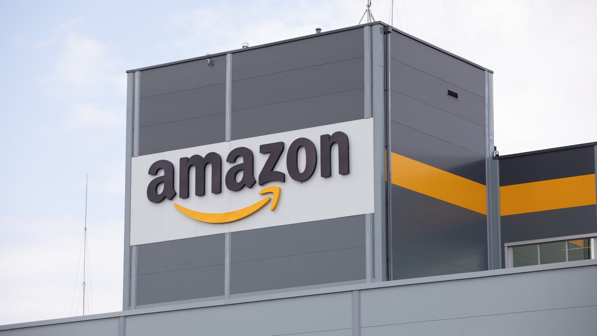 UOKiK nałożył 31 mln zł kary dla Amazon za&nbsp;stosowanie dark patterns. Firma zapowiedziała odwołanie