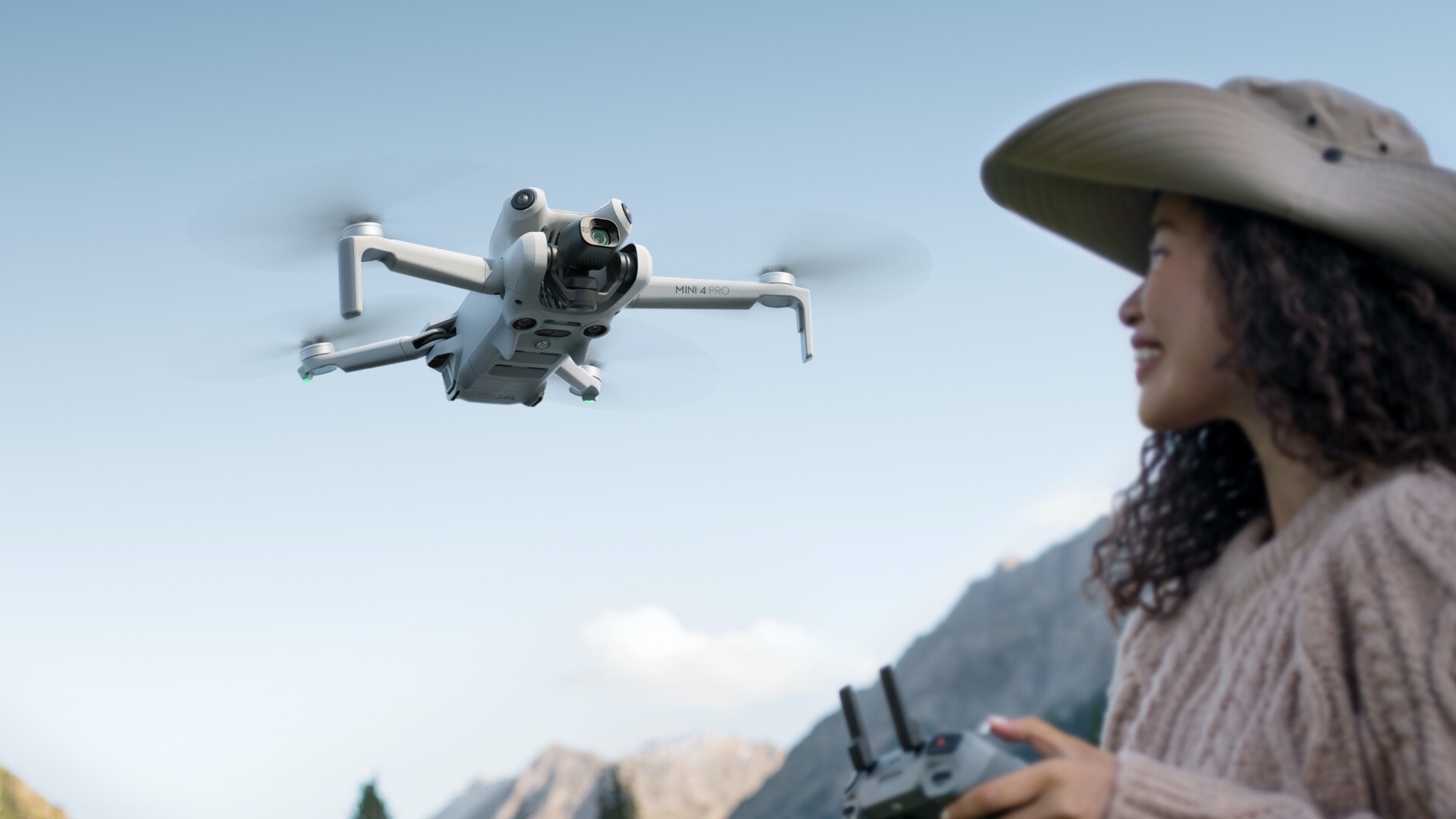 Dji wprowadza na&nbsp;rynek nowego drona ważącego mniej niż 249 g. Poznaj Dji Mini 4 Pro