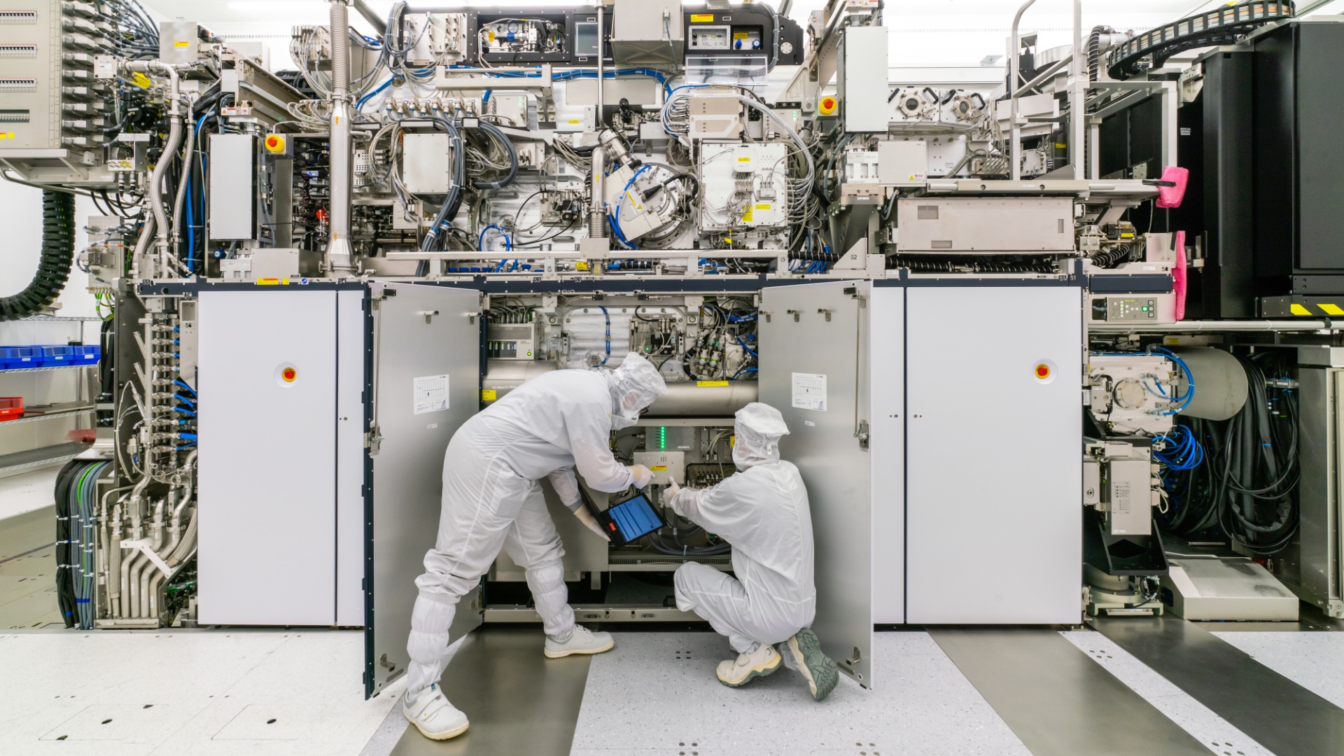 ASML pod&nbsp;presją: Obniżone prognozy finansowe na&nbsp;2025 rok wzbudzają niepokój inwestorów