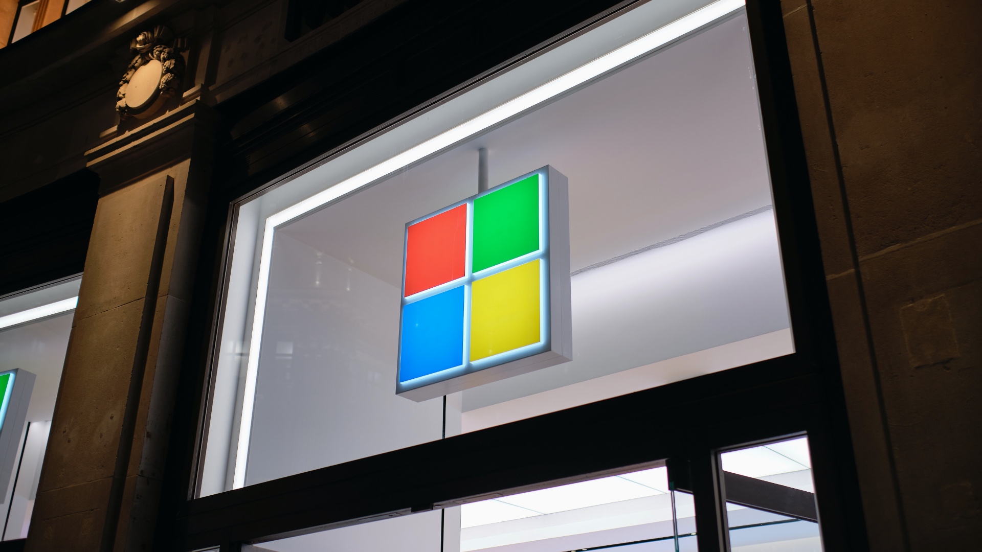Microsoft halts cloud and sales hiring