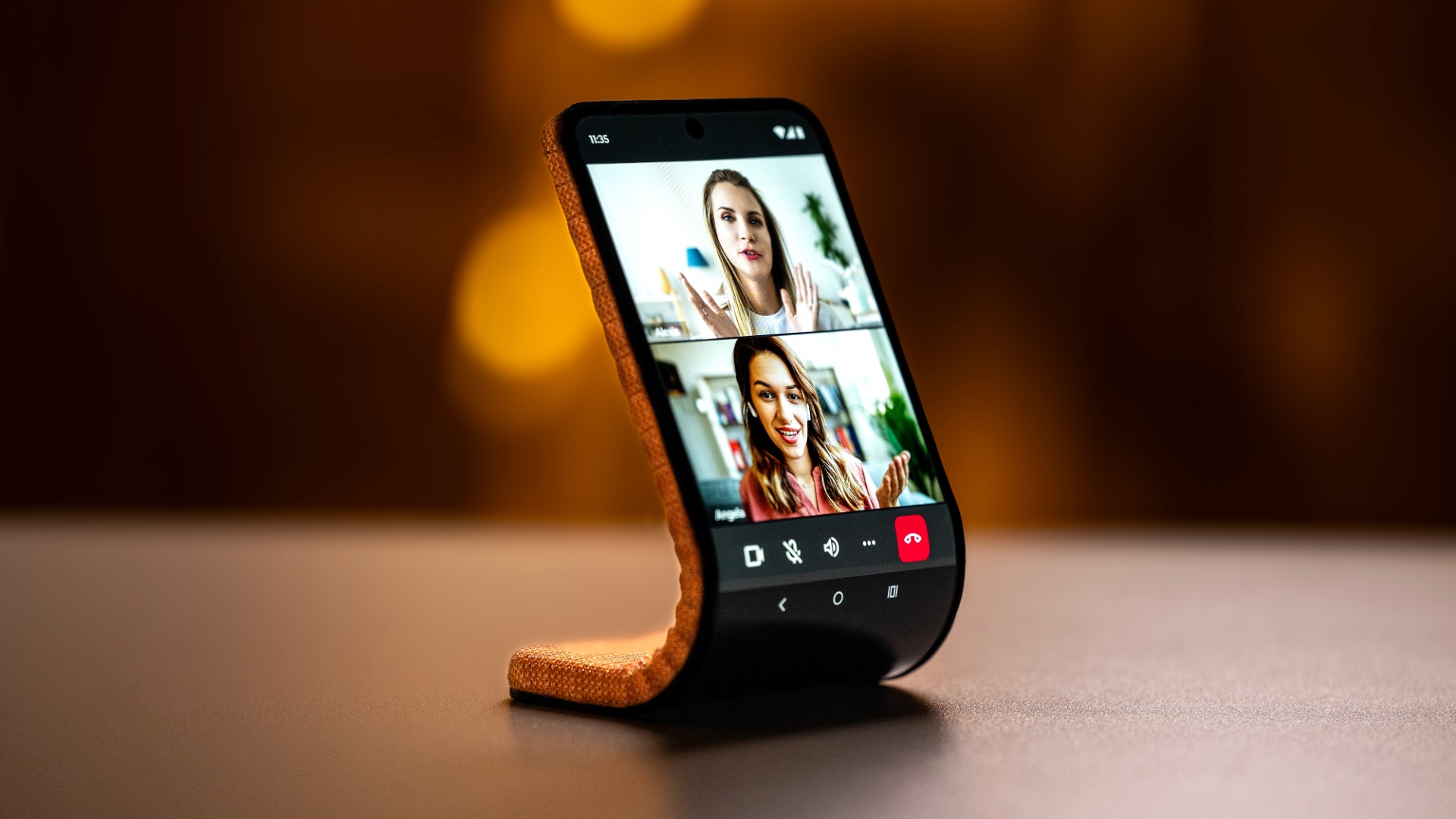 Elastyczny telefon – rewolucja czy&nbsp;fantazja? Motorola prezentuje nową koncepcję