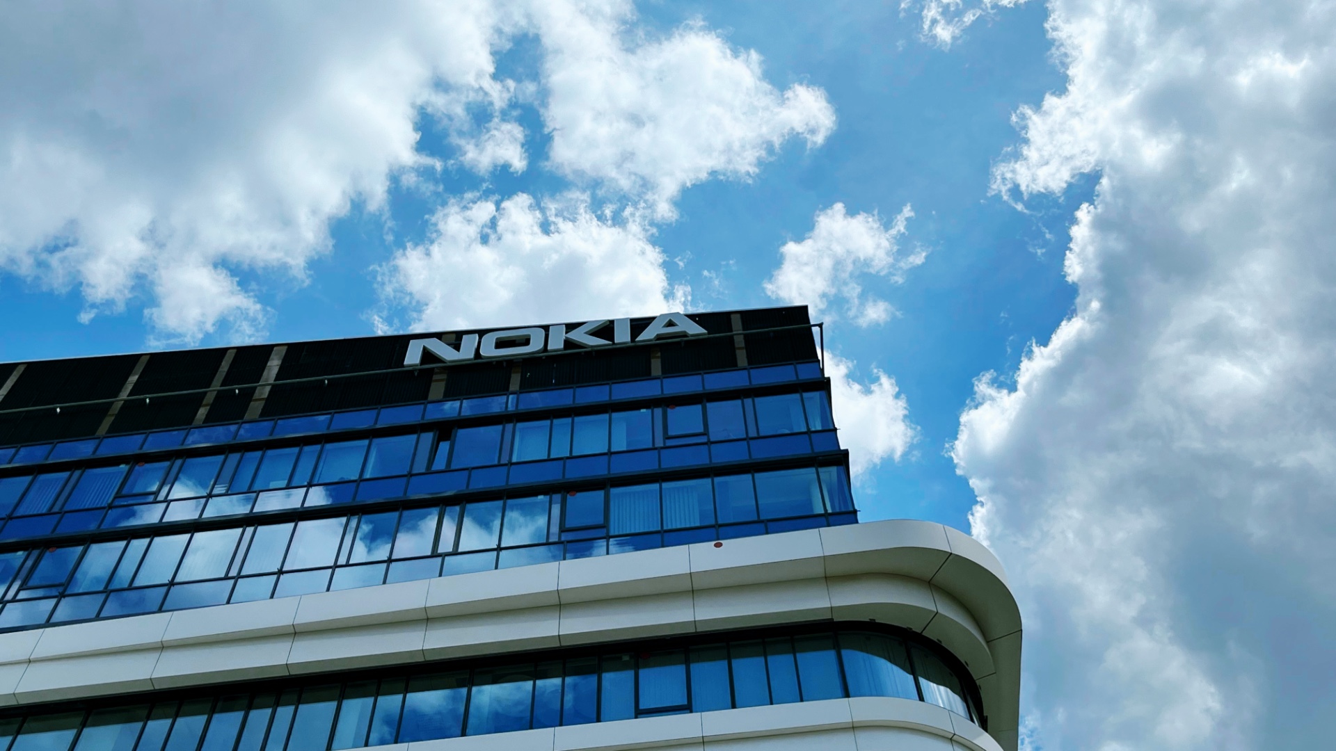 Nokia stawia wszystko na&nbsp;jedną kartę: Pieniądze są&nbsp;w&nbsp;chmurze, nie&nbsp;w&nbsp;5G