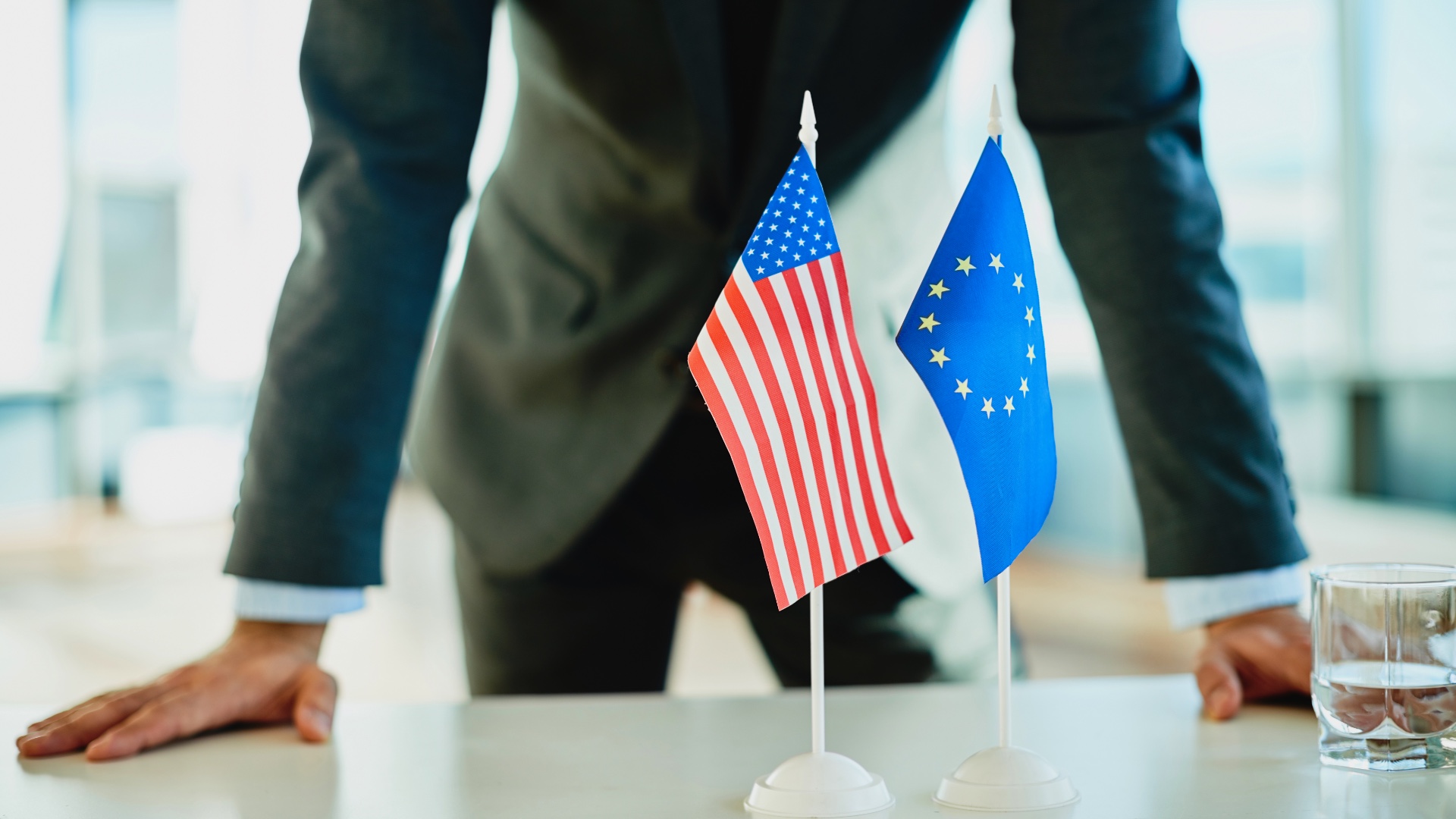 Sztuczna inteligencja – dlaczego USA i&nbsp;UE inaczej traktują AI?