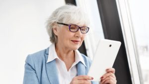 Senior, dzień babci i dziadka, technologia