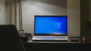 Windows 10, Microsoft