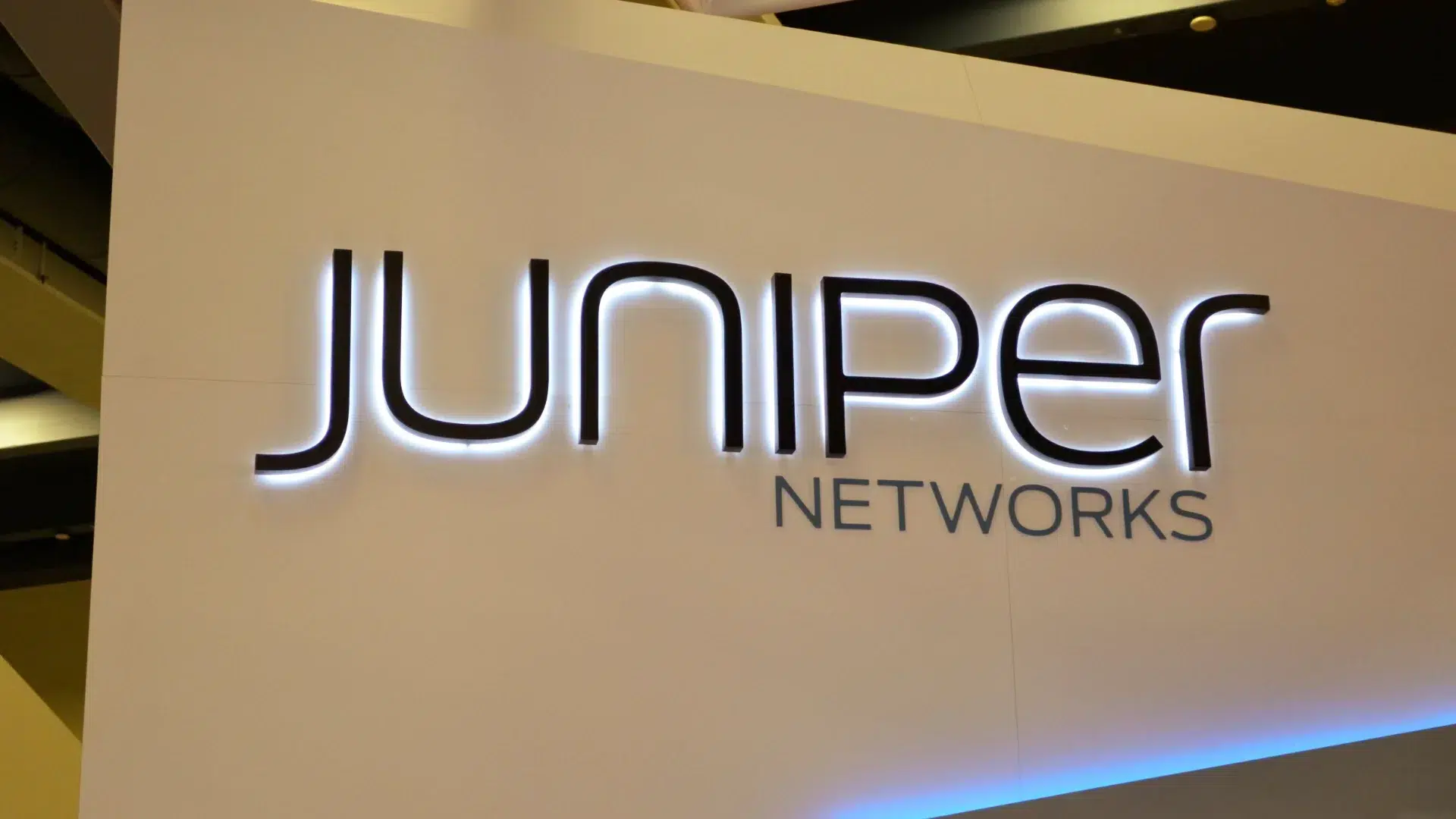 Juniper Networks otwiera laboratorium walidacji zautomatyzowanych rozwiązań dla centrów danych AI