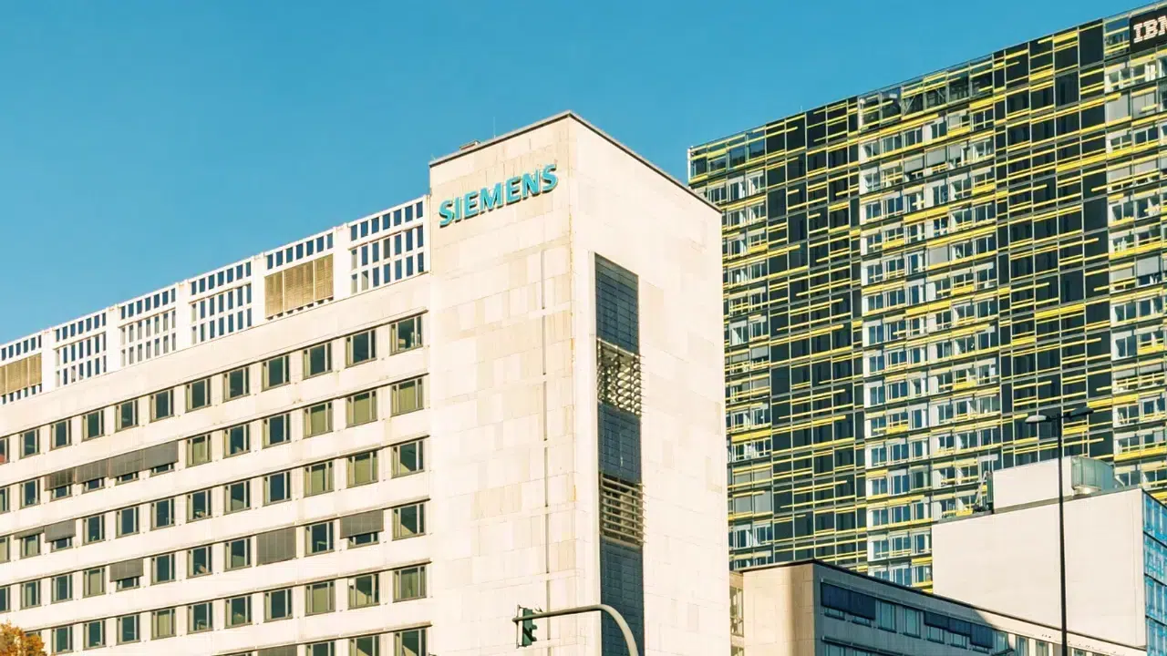 Europa dławi własne innowacje? Siemens i&nbsp;SAP krytykują unijne regulacje AI