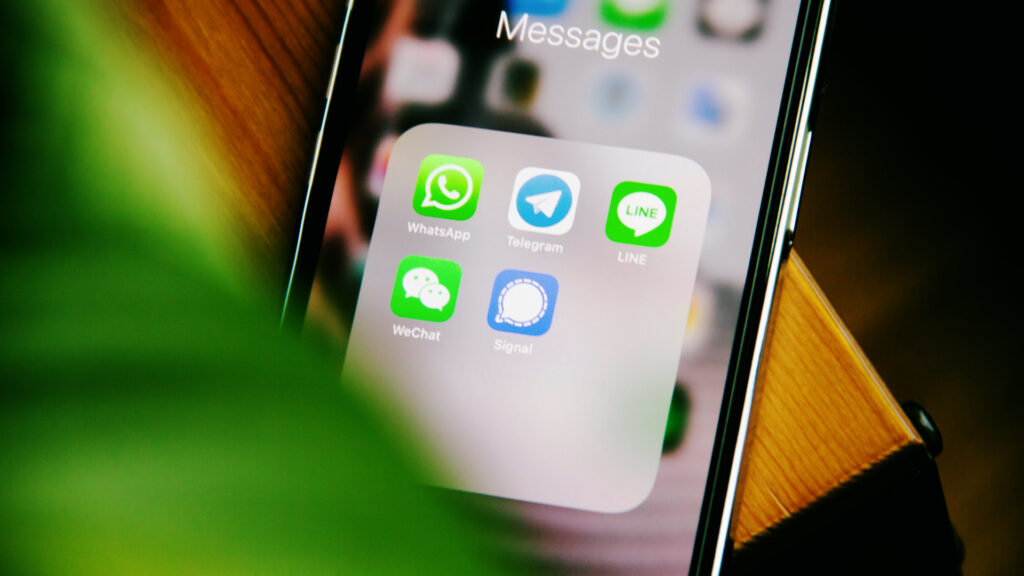 Signal, whatsapp