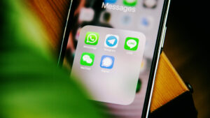Signal, whatsapp