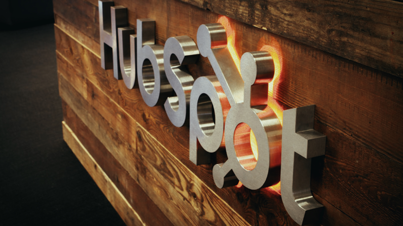 HubSpot stawia na&nbsp;AI. 200 nowych funkcji ma&nbsp;przyspieszyć pracę zespołów i&nbsp;skrócić czas obsługi klienta
