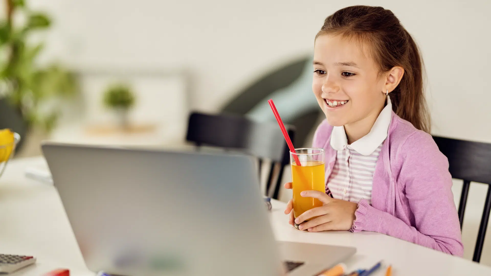 Laptopy i&nbsp;tablety dla szkół z&nbsp;KPO: COAR ogłosił wyniki przetargu ramowego
