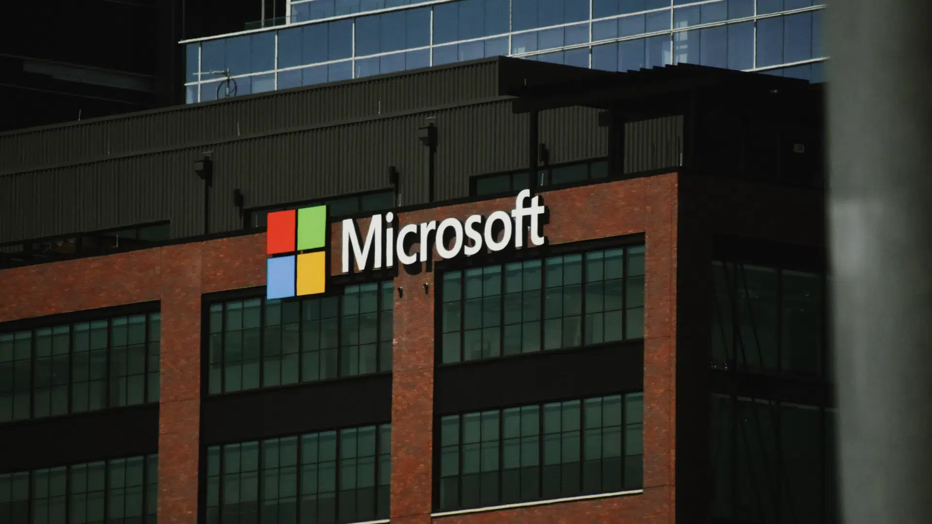 Kosztowny błąd Microsoftu: Dlaczego styczniowa łatka uderzyła w&nbsp;produktywność enterprise
