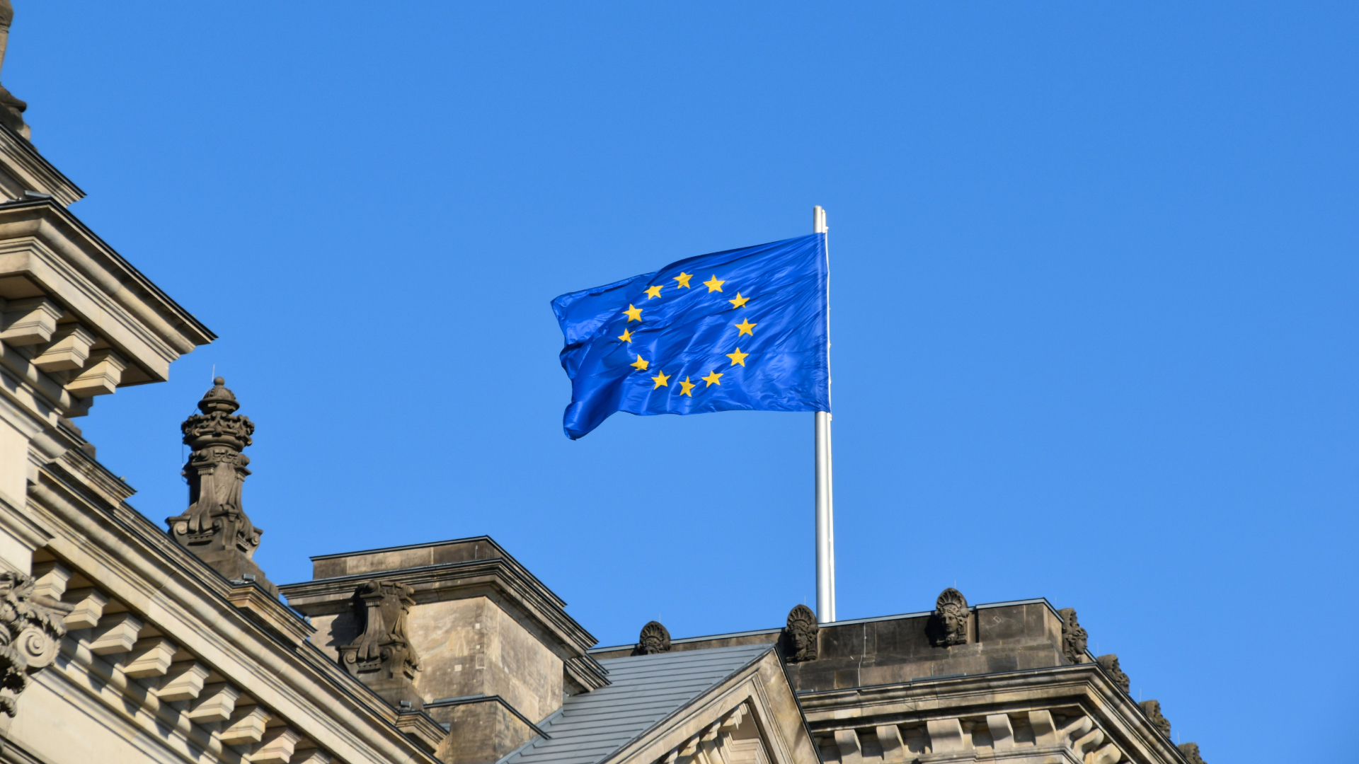 Bruksela łagodzi AI Act. Big Tech może czasowo odetchnąć