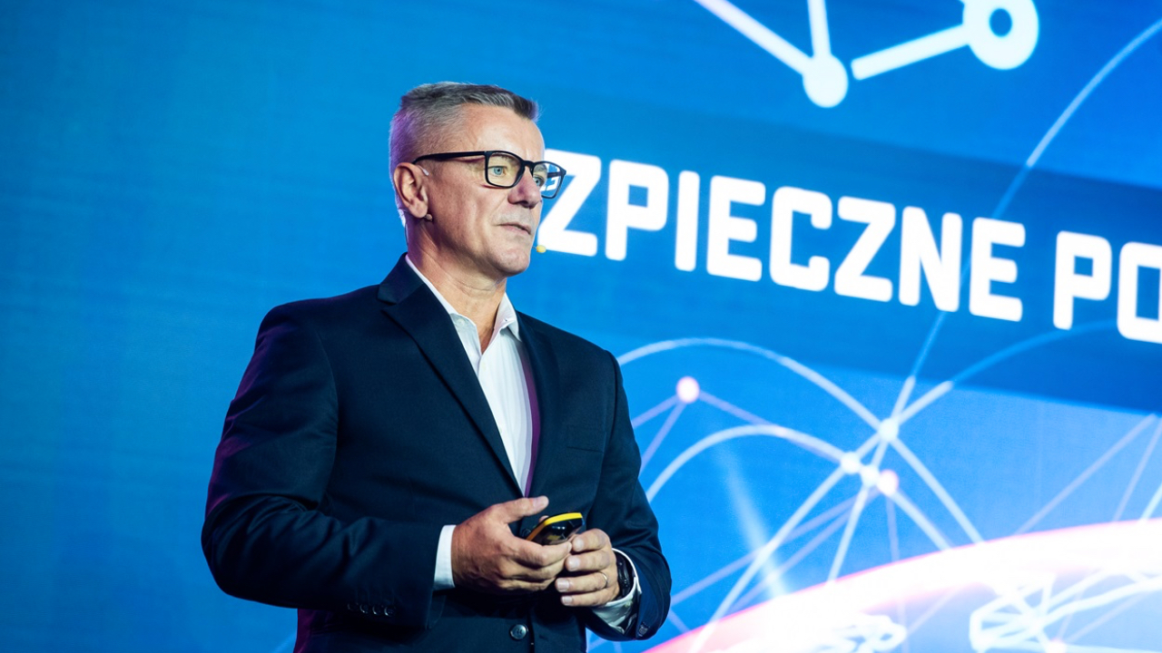 Kumulacja na&nbsp;rynku IT. Grupa AB szykuje się na&nbsp;droższy sprzęt i&nbsp;unijne miliardy
