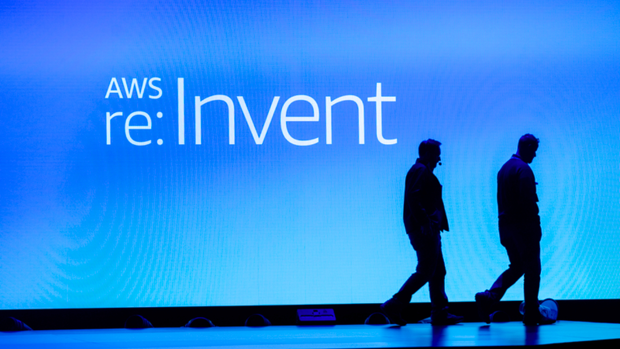 Koniec ery Copilota? AWS re:Invent 2025 stawia na&nbsp;AI, która&nbsp;nie&nbsp;pyta o&nbsp;pozwolenie