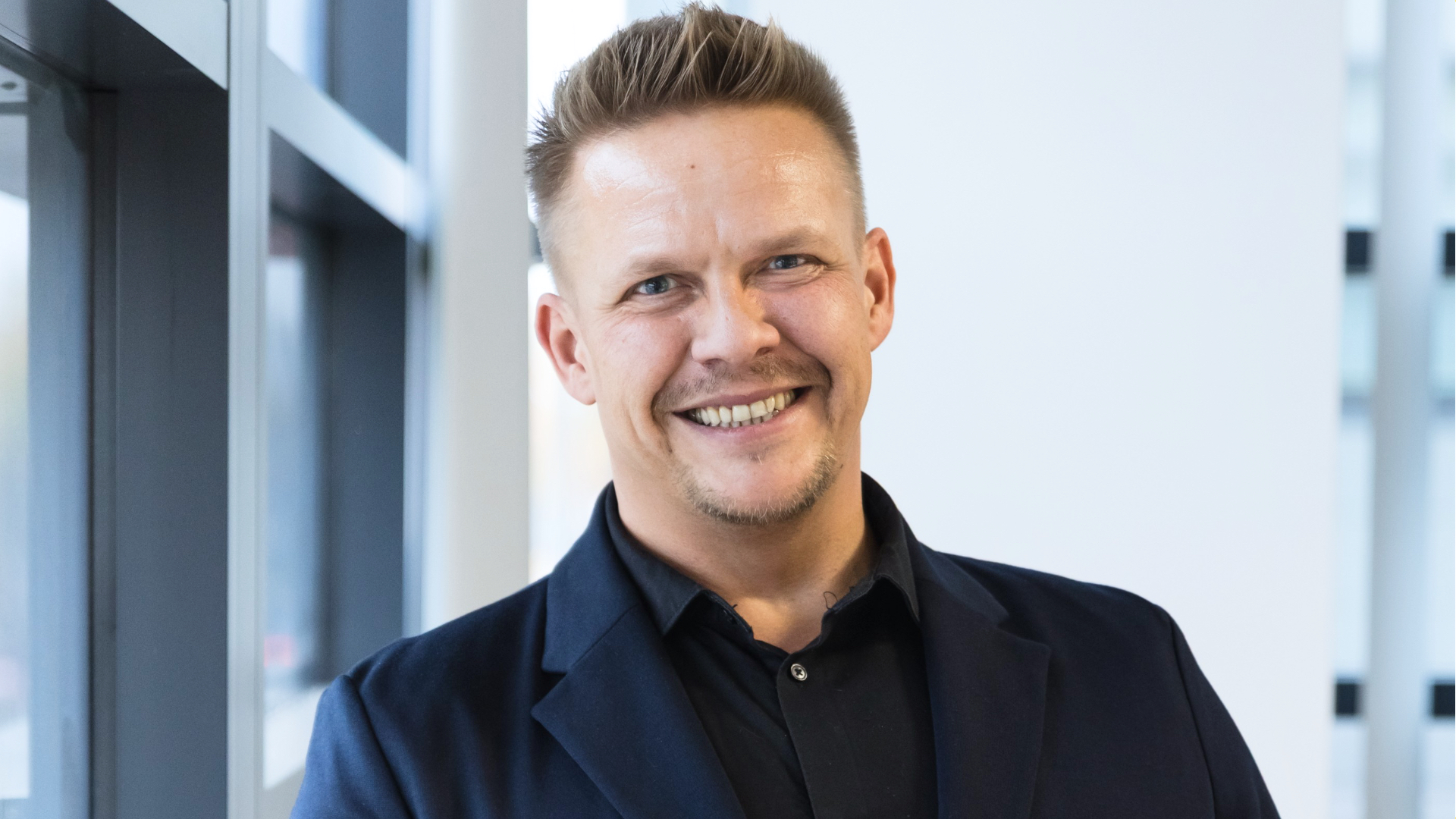 Od&nbsp;dostawcy hardware’u do&nbsp;architekta cyfrowego środowiska. Rafał Szarzyński o&nbsp;rewolucji „One Sharp”